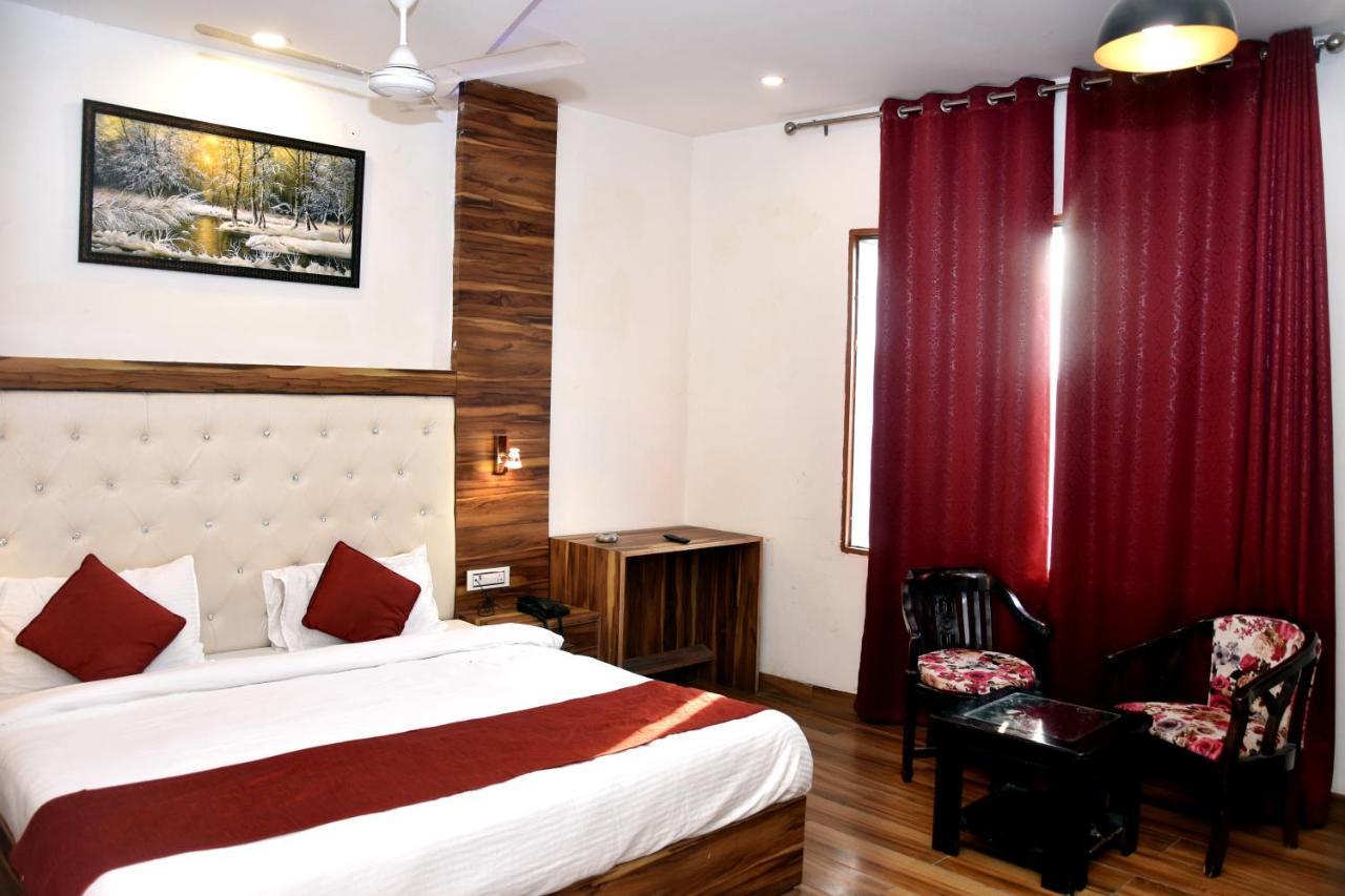 Zirakpur Hotel D Plaza מראה חיצוני תמונה