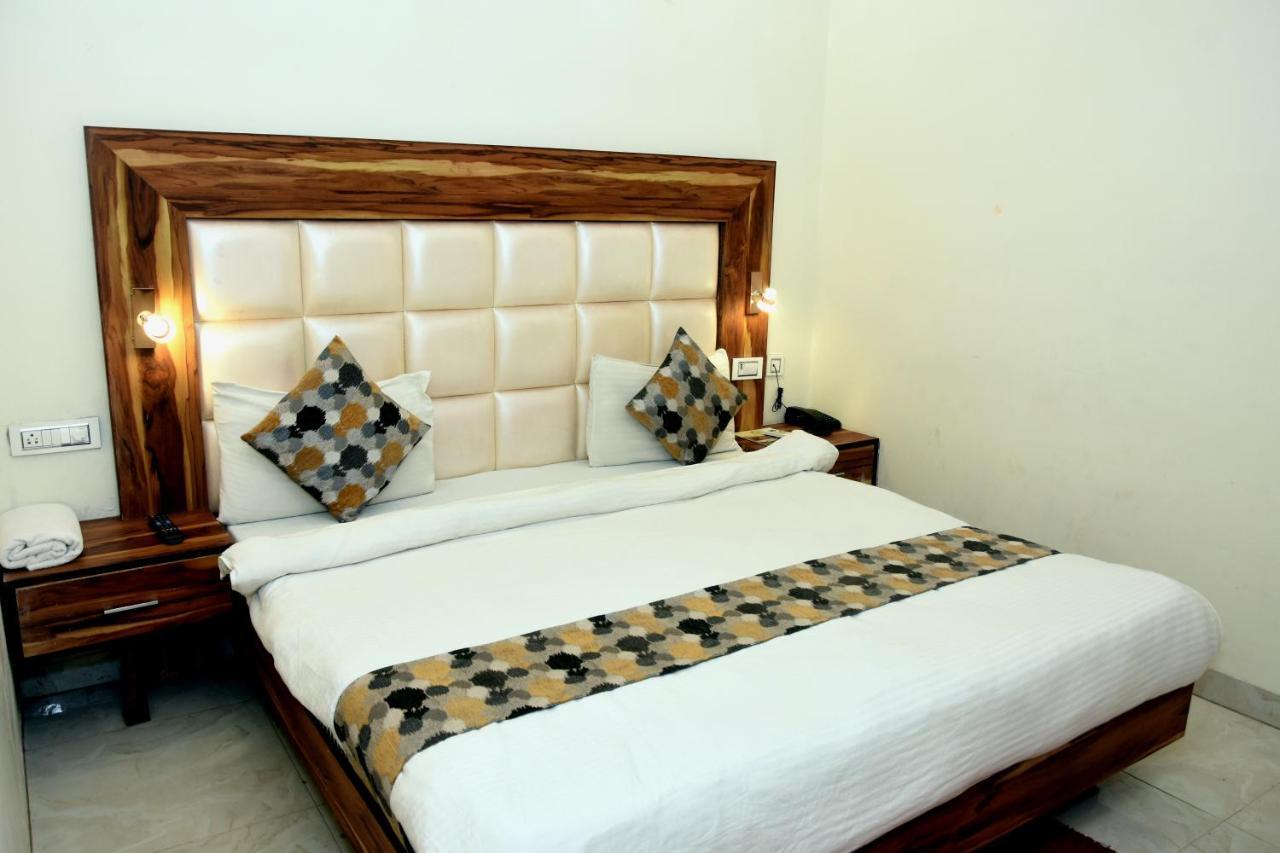 Zirakpur Hotel D Plaza מראה חיצוני תמונה