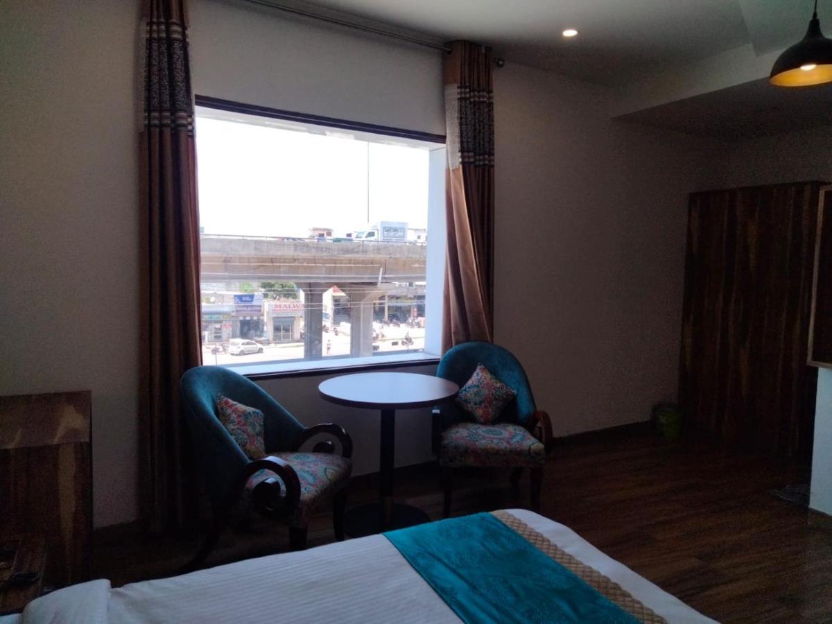 Zirakpur Hotel D Plaza מראה חיצוני תמונה
