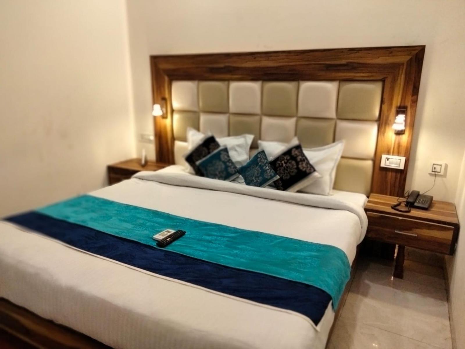 Zirakpur Hotel D Plaza מראה חיצוני תמונה