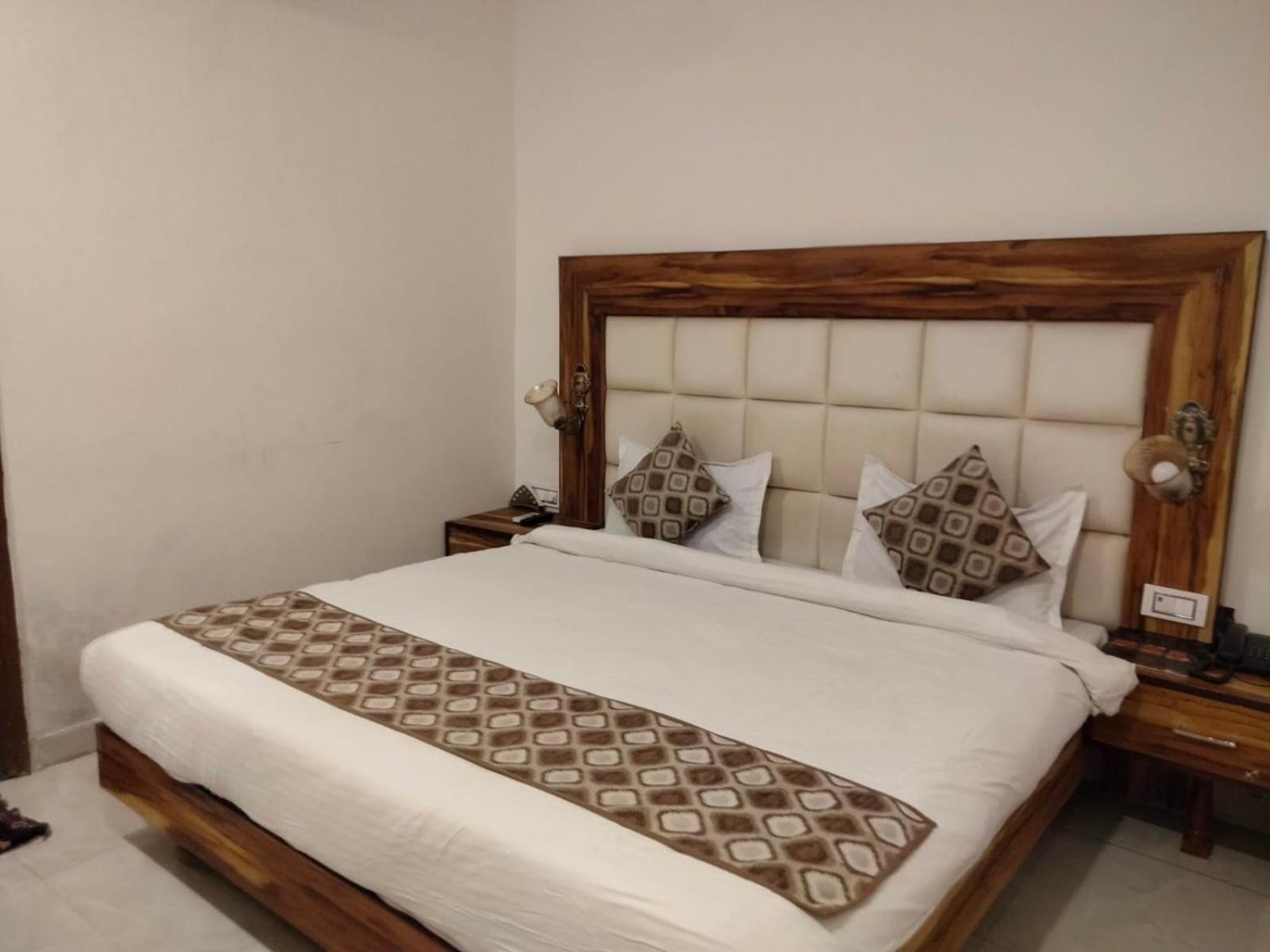 Zirakpur Hotel D Plaza מראה חיצוני תמונה