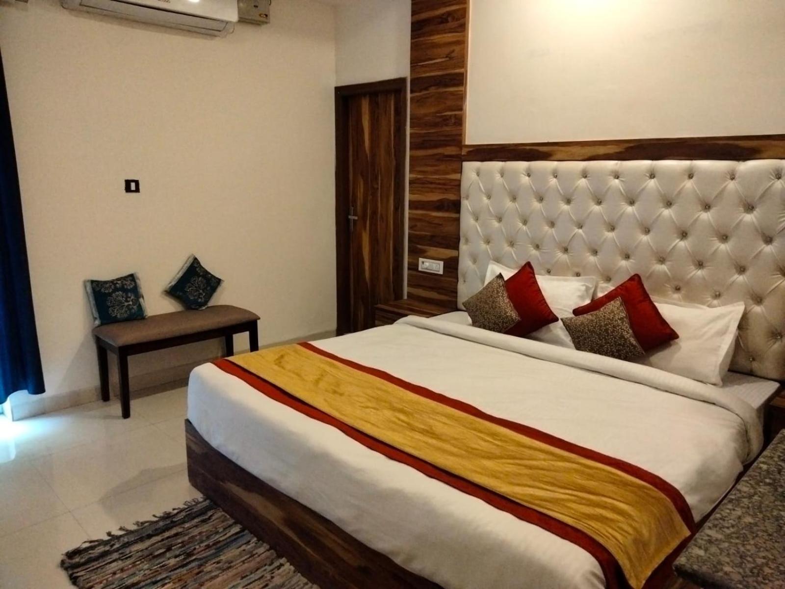 Zirakpur Hotel D Plaza מראה חיצוני תמונה