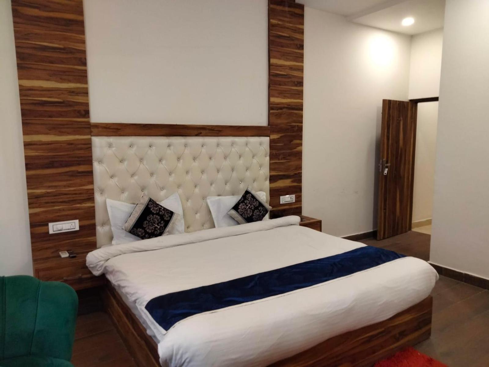 Zirakpur Hotel D Plaza מראה חיצוני תמונה