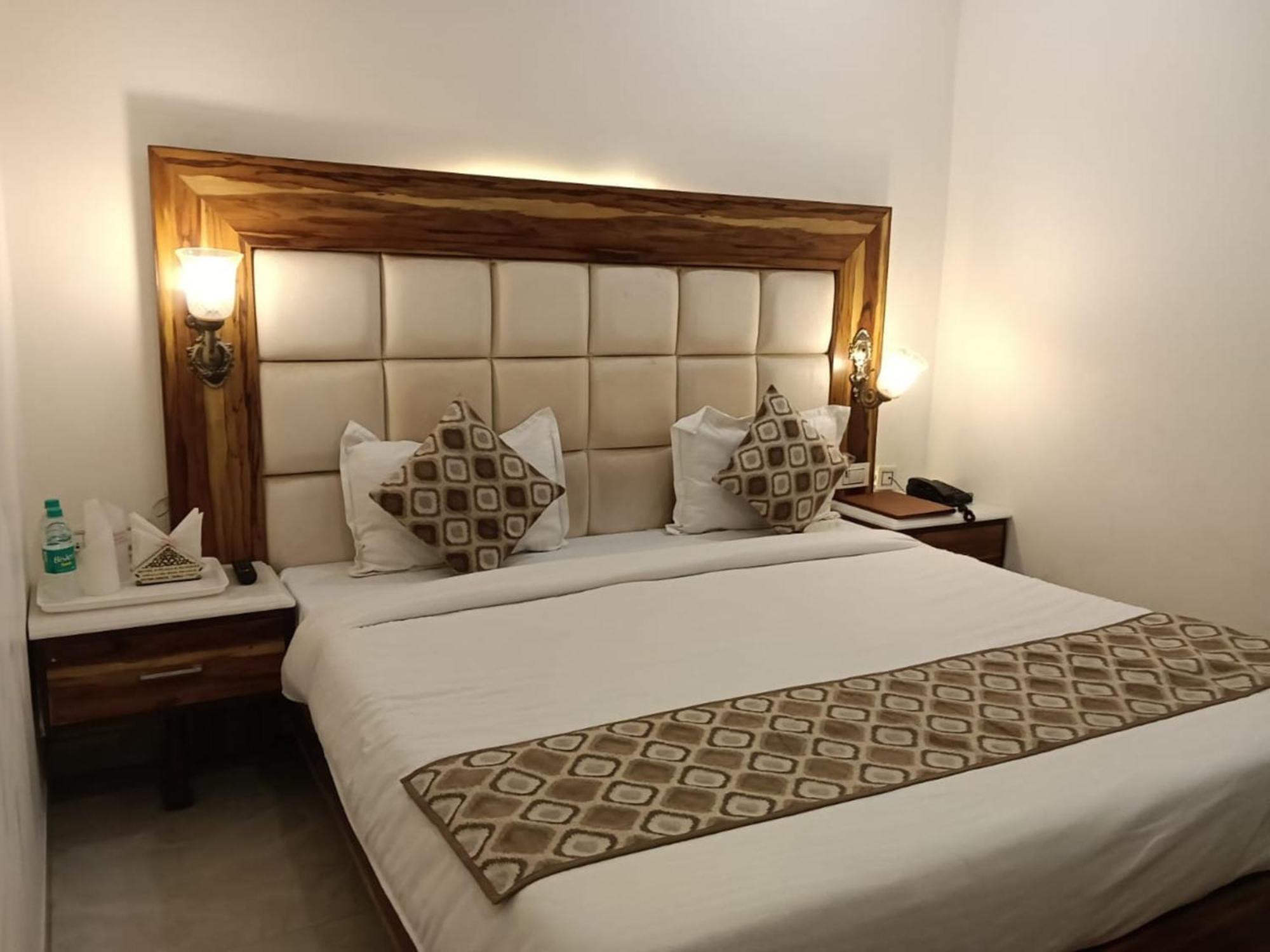 Zirakpur Hotel D Plaza מראה חיצוני תמונה