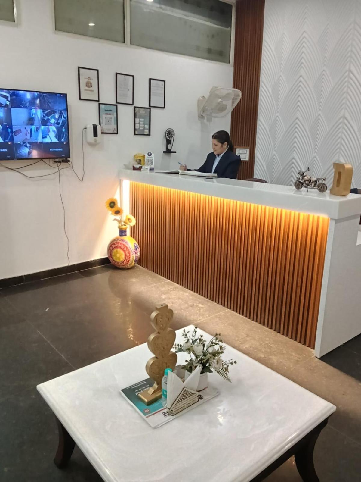 Zirakpur Hotel D Plaza מראה חיצוני תמונה