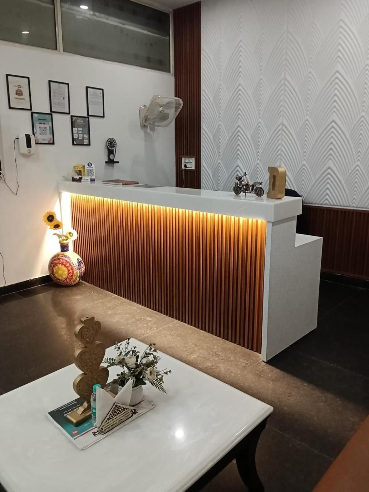 Zirakpur Hotel D Plaza מראה חיצוני תמונה